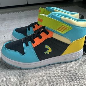 Shaq Boy’s Youth Size 5 Shoes